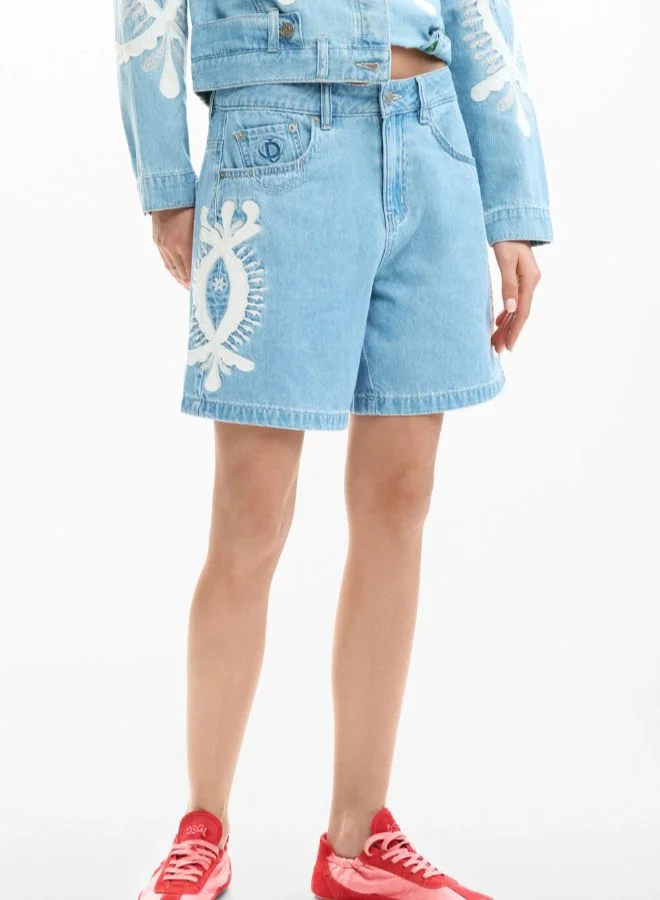 ديسيجوال برمودا الجينز المطرزة